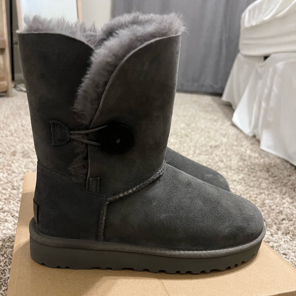 UGGS Bailey button